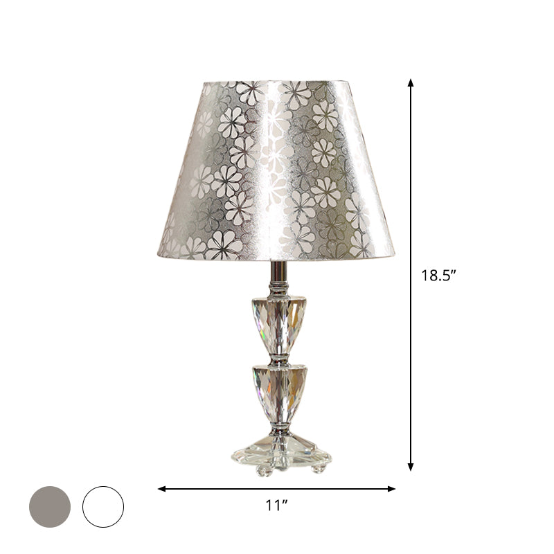 Globe Crystal Globe / Triangle de type triangle Light Moderne 1 lampe de nuit en bulbe en blanc / argent avec une teinte conique