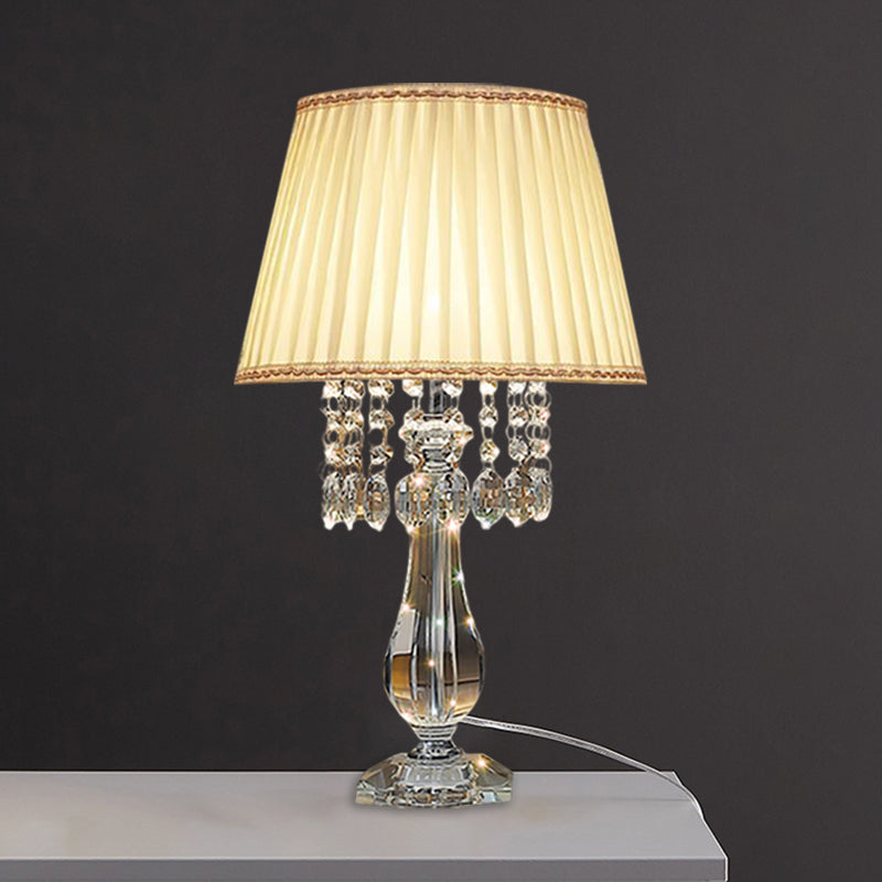Beige/bordeaux/hemelblauw 1 lamp nachtkastje lamp traditionele heldere kristallen kralen bel/geplooide schaduw tafellicht voor slaapkamer