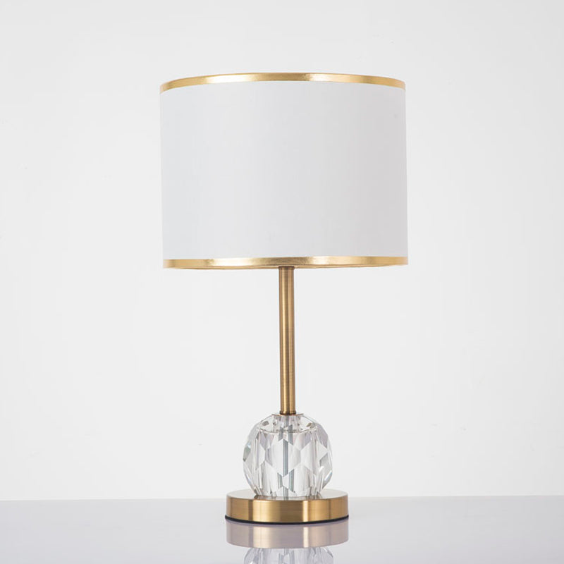 1 lichte trommelschaduwtafel Licht Traditionele stof Night Stand Lamp In Goud met Orb schuine Cut Crystal Decor