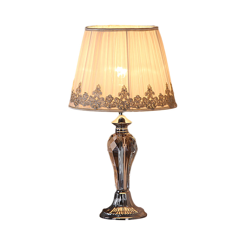 Lampe de chevet de tissu à ombre plissée effilée lampe de chevet traditionnelle 1 tête grande pièce de la table en cristal Lumière en blanc