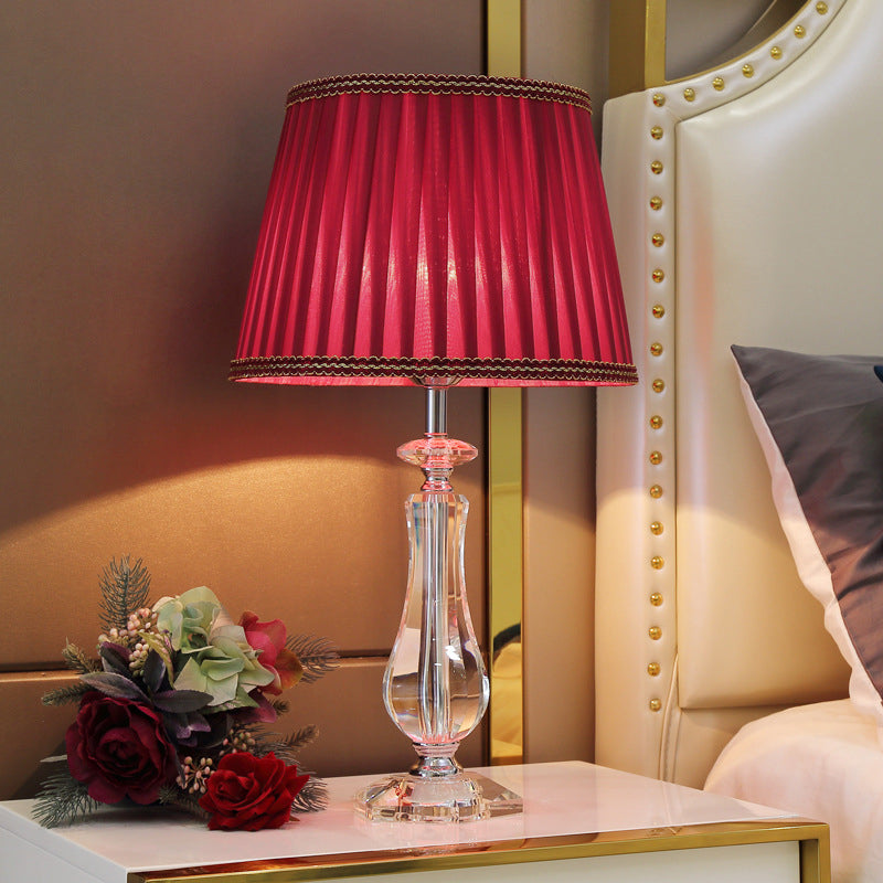 1 hoofd uitlopende/geplooide schaduwtafellamp Traditioneel beige beige/bordeaux/hemelblauwe stof nachtkastje lamp met kristallen kolom