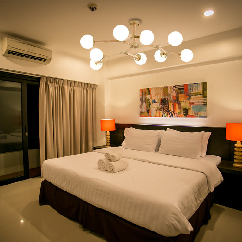 Weiß/schwarz/goldener Zweig Kronleuchter Beleuchtung zeitgenössischer 3/6/9 Lichter Holzhänge Deckenlampe mit weißem Glas Globaler Schatten