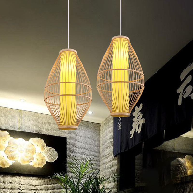 Lumière suspendue beige tissée à la main avec une teinte ovale style asiatique à 1 lampe en bambou à la lumière