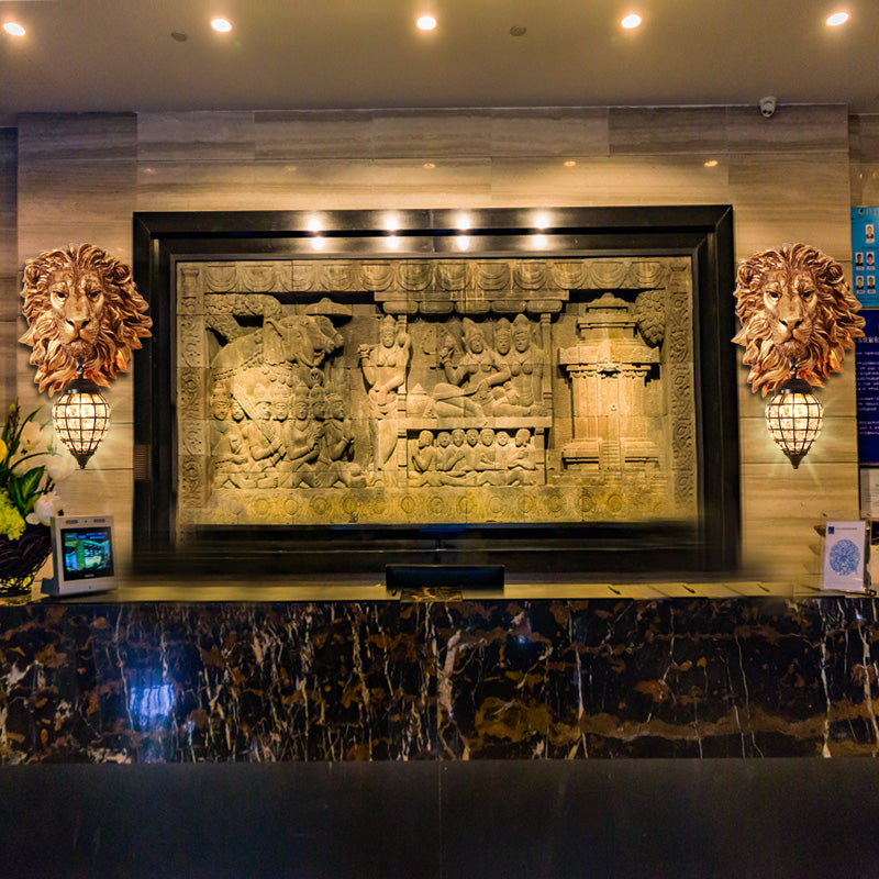 Lámpara de pared de Lion Lion 1 Amplia de pared de estilo country con sombra de cristal transparente en acabado marrón