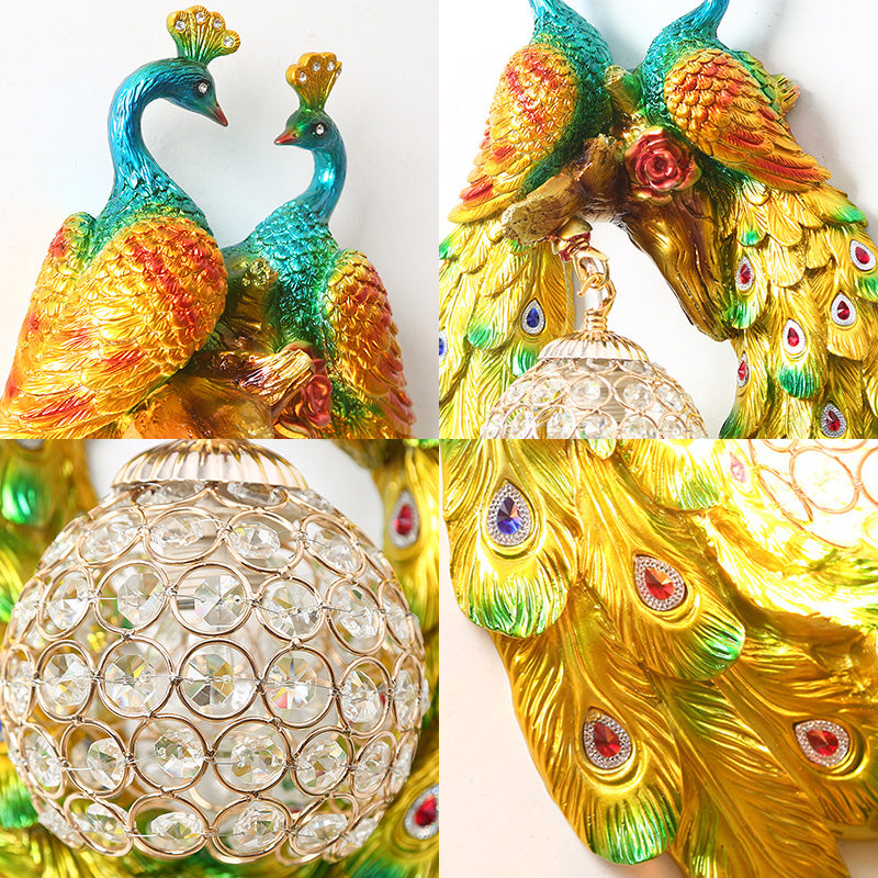 Application murale de paon jaune 1 lampe murale de résine de style country clair avec une nuance de cristal dôme pour la chambre