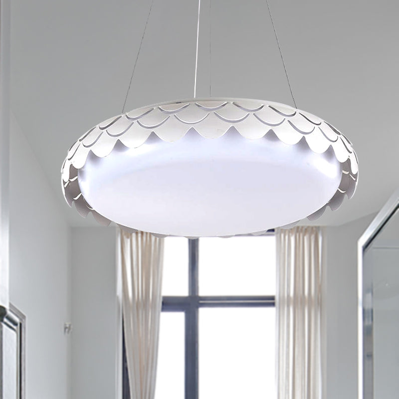 Lámpara colgante de escala de pescado kit de metal contemporáneo LED blanco/techo de oro Luz colgante en luz cálida/blanca/natural, 19 "/23" de ancho