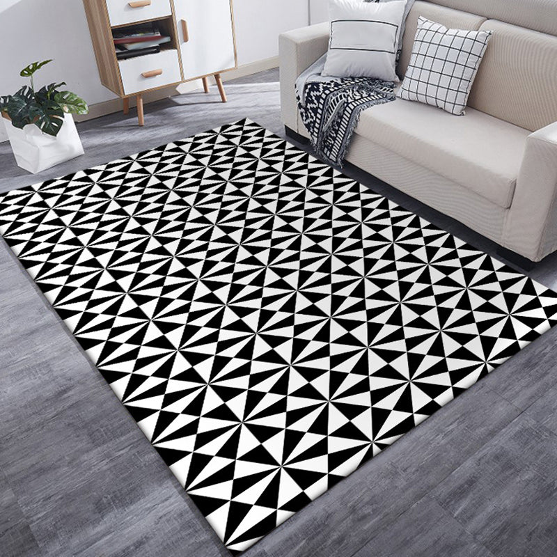 Black and White Bedroom Rug Modern Geometric Triangle Pattern Area Rug Polyester Non-Slip Backing Washable Carpet