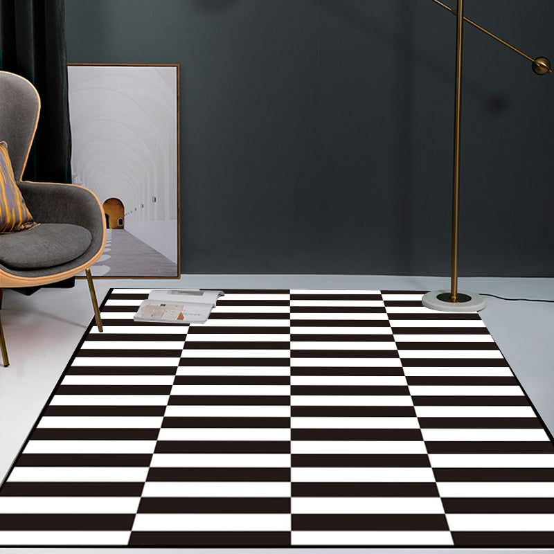 Contemporary Checked Pattern Rug Black and White Polyester Rug Machine Washable Non-Slip Area Rug for Bedroom