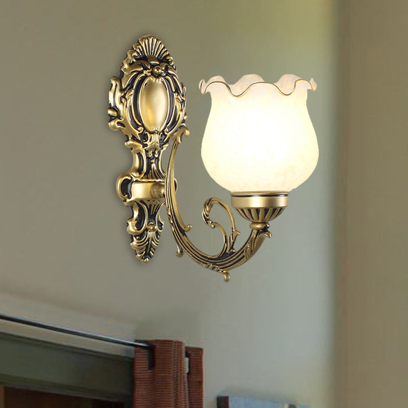 Dachbodenstil Bud Wall Mount Lampe Einer Glühbirne Opalin -Glaswandbeleuchtung in Schwarz/Weiß/Messing