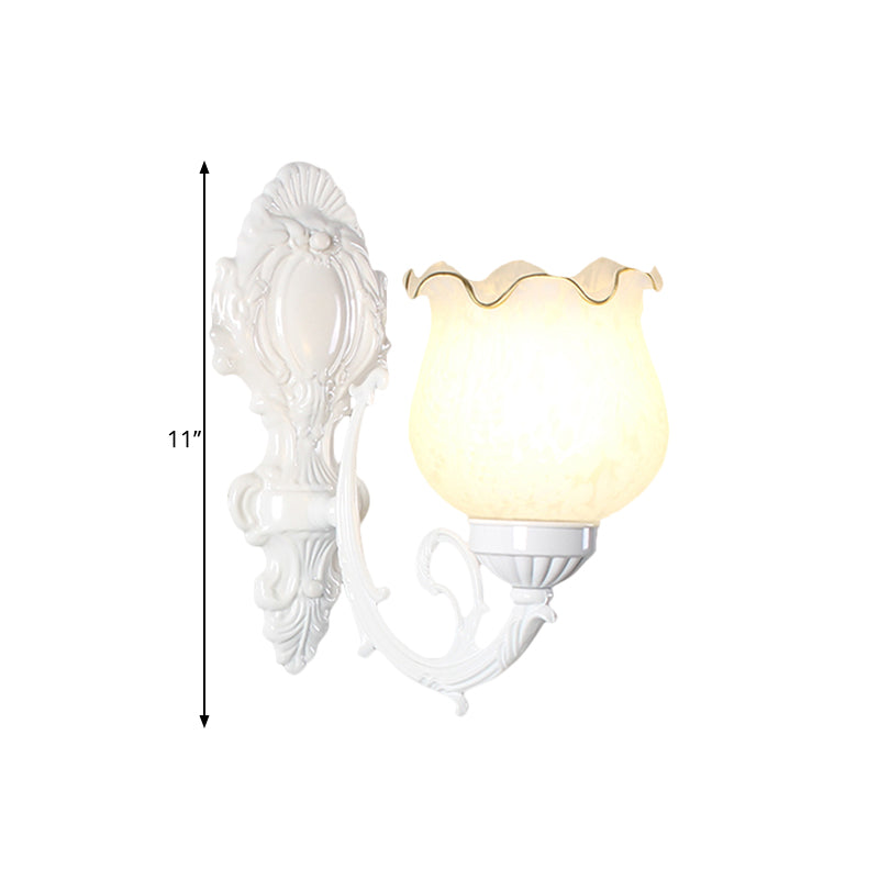 Dachbodenstil Bud Wall Mount Lampe Einer Glühbirne Opalin -Glaswandbeleuchtung in Schwarz/Weiß/Messing