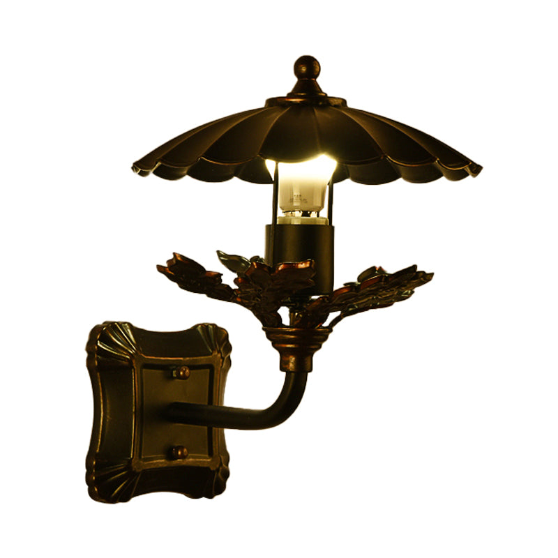 1 Bulb Scalloped Wall Sconce Lamp Retro Style Rust Metallic Sconce Light with Leaf Decoration for Corridor