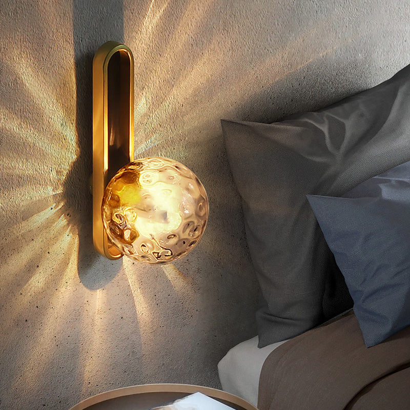 Lampe murale de sphère industrielle 1 lumière claire aléatoire / éclairage mural en verre blanc avec plaque arrière oblongue