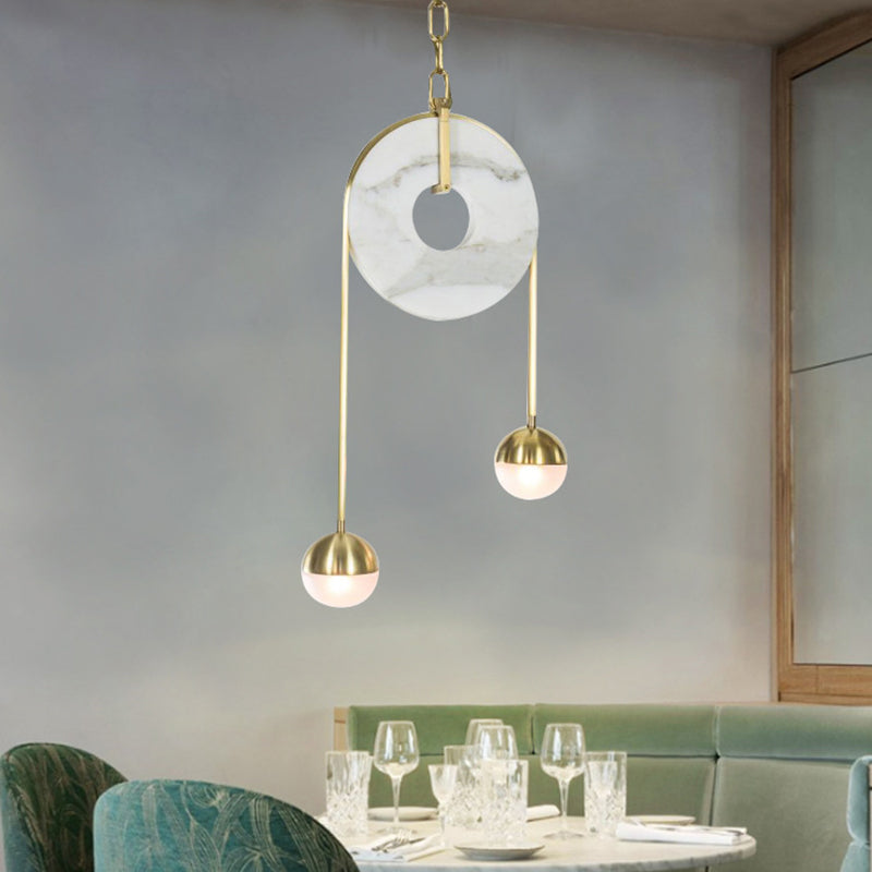 Gold Ball Anhänger Beleuchtung Post moderne 2 Lichter weiße Glas LED Hängende Lampe mit Riemenscheibe und Kette