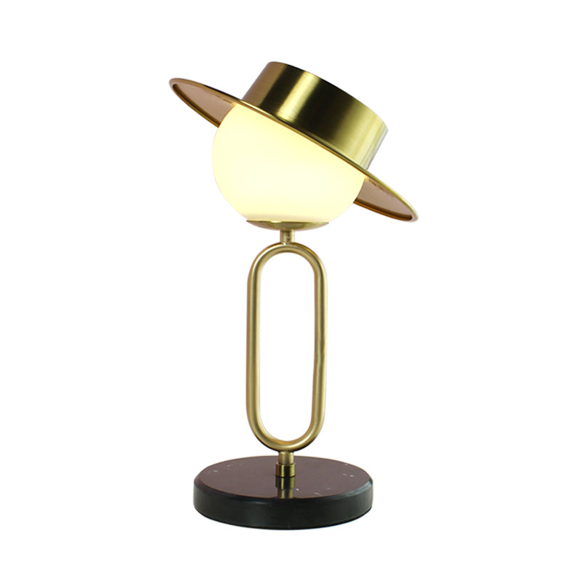 Metal Hat Desk Light Cartoon 1 Lámpara de mesa de luz con sombra de vidrio crema y base de mármol en latón