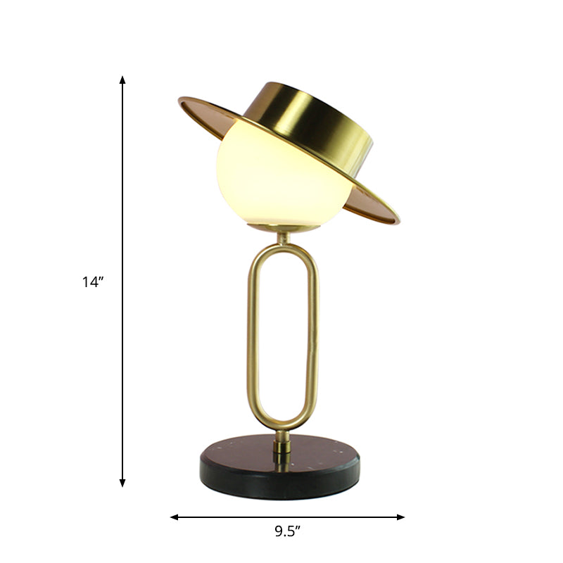 Metal Hat Desk Light Cartoon 1 Lámpara de mesa de luz con sombra de vidrio crema y base de mármol en latón