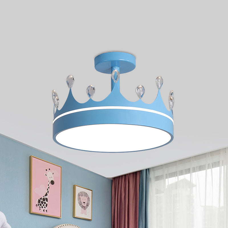 Crown Design Halbbündige Beleuchtung Einfacher metallischer LED-Kronleuchter für die Deckenmontage im Kinderzimmer in Rosa/Gold/Blau