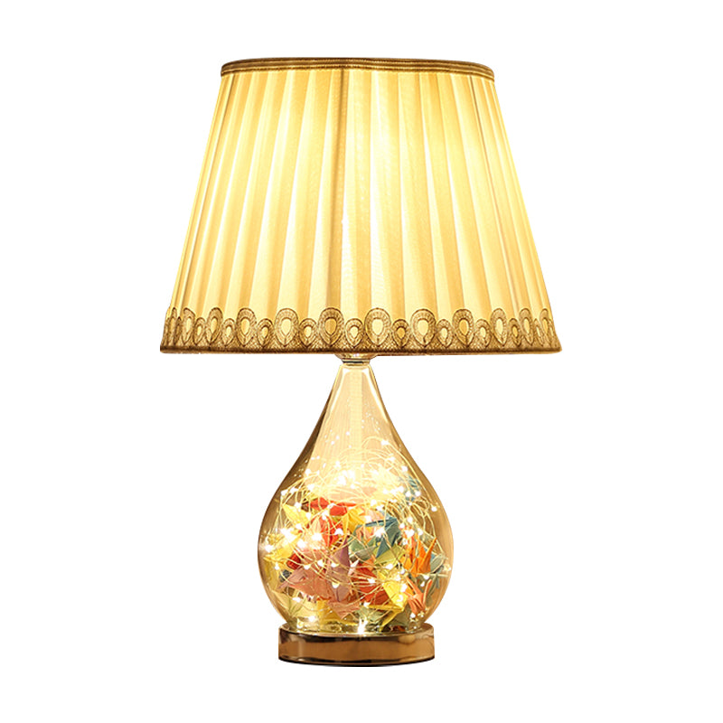 Modernismo de mesa de pliegue blanco Modernismo 1 bombilla Lámpara de escritorio de tela con base de cono y grúas de papel interior deco