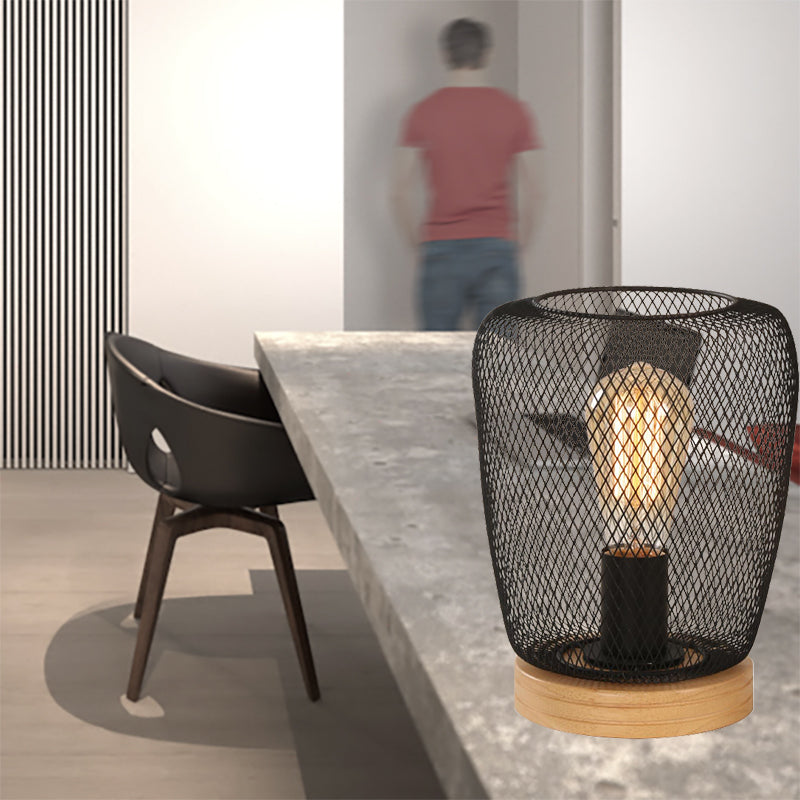 1 lampe de table de bulbe industrielle élégante poire / barillet ombre en métal et lampe à tâche en bois avec garde de fil en noir pour chambre à coucher