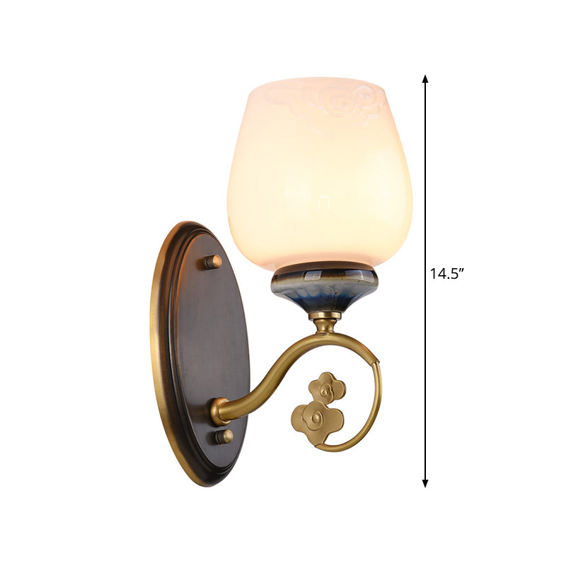 Lampada con applique in ottone di vetro lattigino affusolato 1 luce tradizionale montata a parete per soggiorno