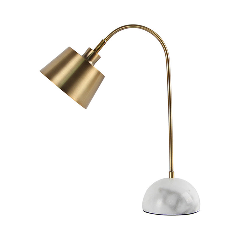 Gold Tapered Shade Tischlampe Moderner Stil 1-Kopf-Metallic Stehpreis mit Marmorbasis