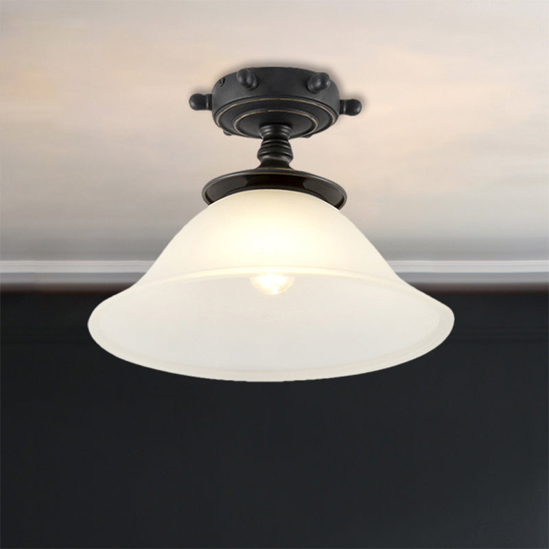 Bell Semi Flush Mount Mittelmeer Opalinglas 1 hellschwarz in der Nähe der Deckenbeleuchtung
