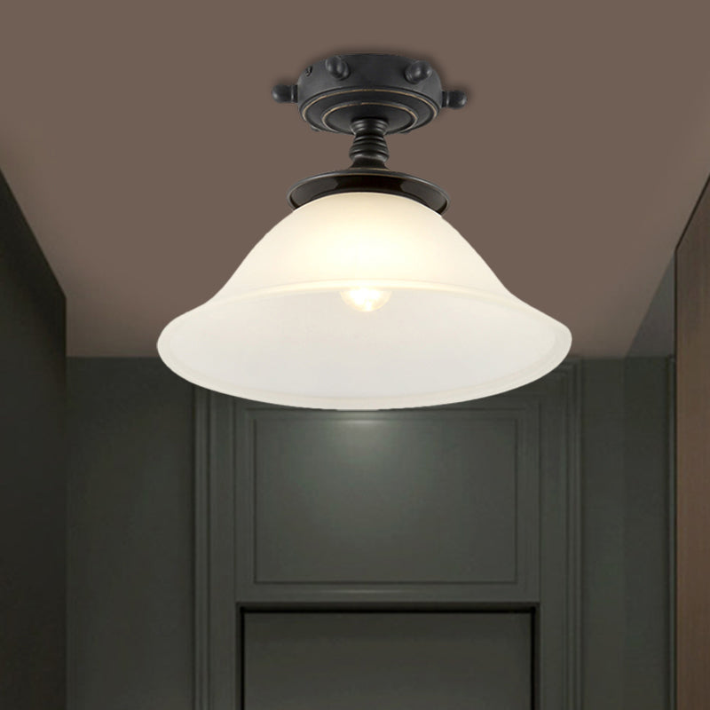 Bell Semi Flush Mount Mittelmeer Opalinglas 1 hellschwarz in der Nähe der Deckenbeleuchtung