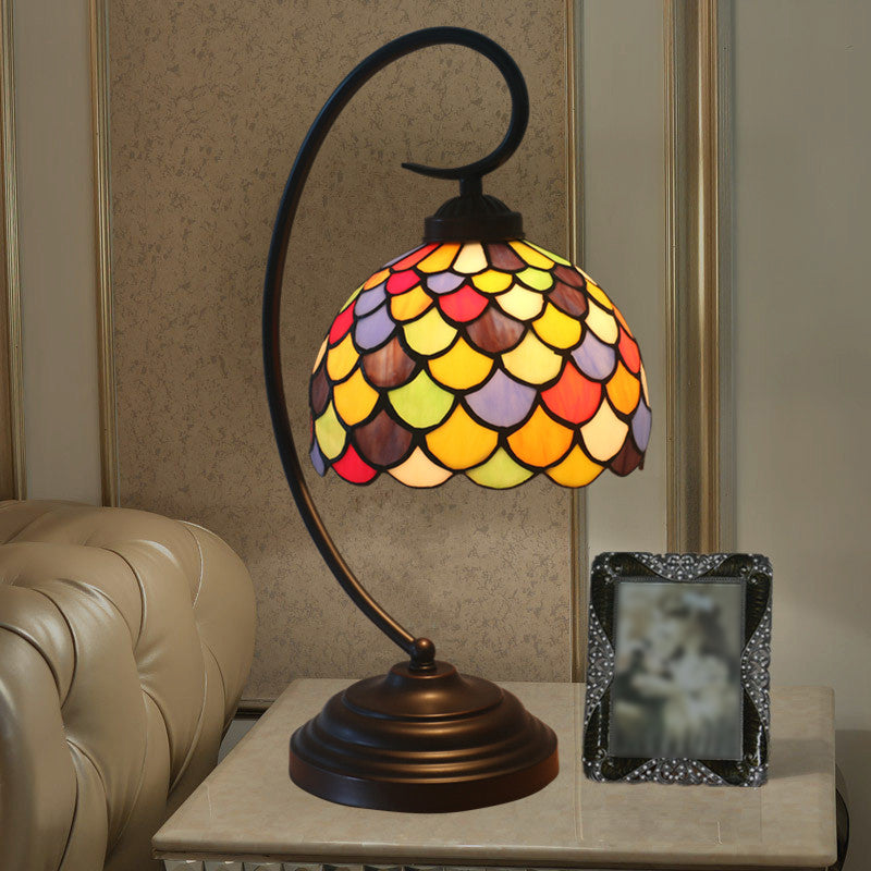 Bronze koepelvormige nachttafel Licht Tiffany 1 licht glas in lood nachtkastje Lamp met visschaalpatroon