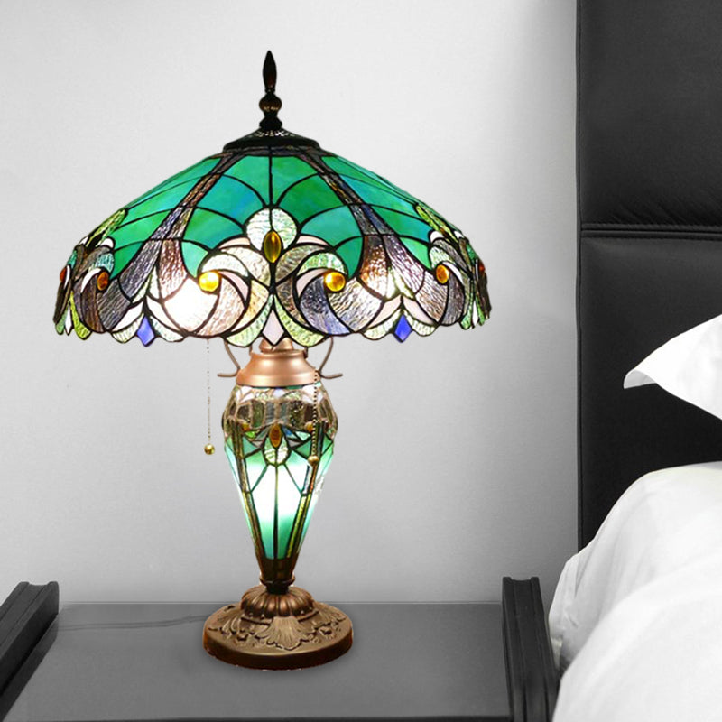 Grüne 3 Lichter Task Lighting Mediterraner Hand geschnittenes Glasschalloped Dome Night Lampe mit Tränenbasis