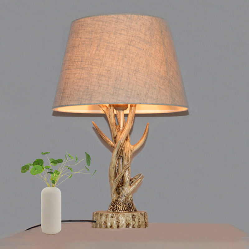 Tissu luminaire beige lumière conique 1 ampoule Éclairage de bureau traditionnel avec conception de branche d'arbre