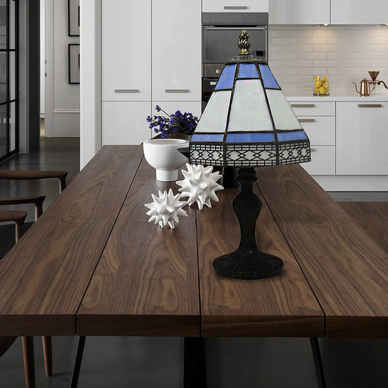 Table debout conique beige / bleu Lumière Tiffany Style 1 Hierge Éclairage pour le chevet