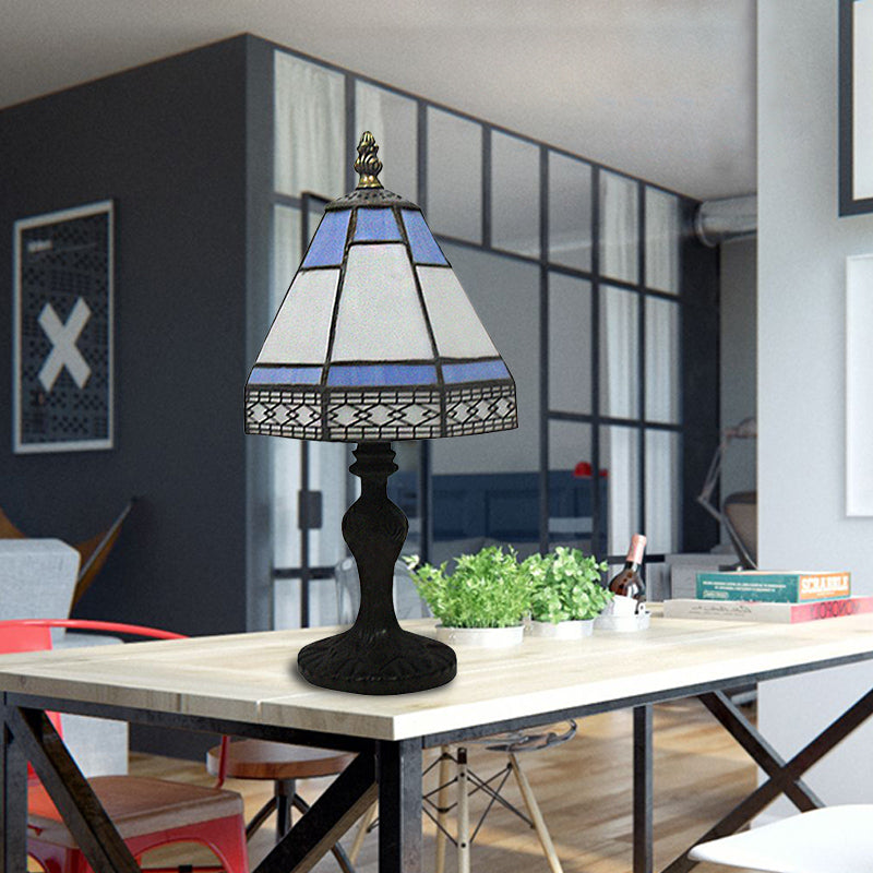 Table debout conique beige / bleu Lumière Tiffany Style 1 Hierge Éclairage pour le chevet