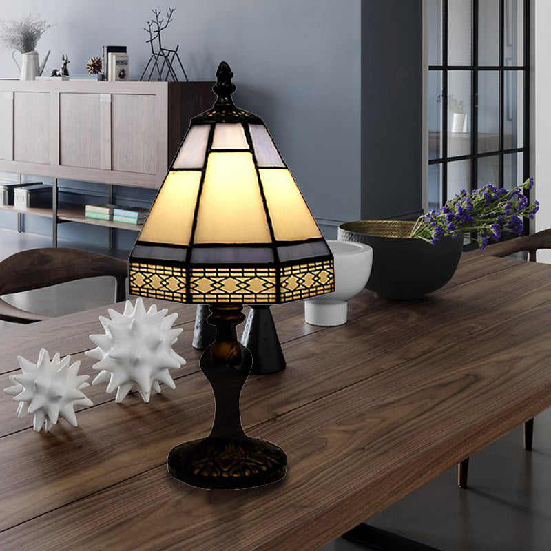 Table debout conique beige / bleu Lumière Tiffany Style 1 Hierge Éclairage pour le chevet