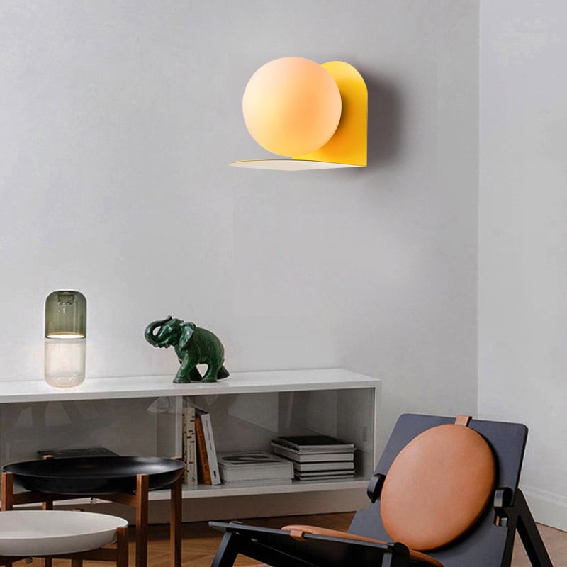 Luce da parete in globo bianca Luce di panna in vetro glassata per la camera da letto per bambini
