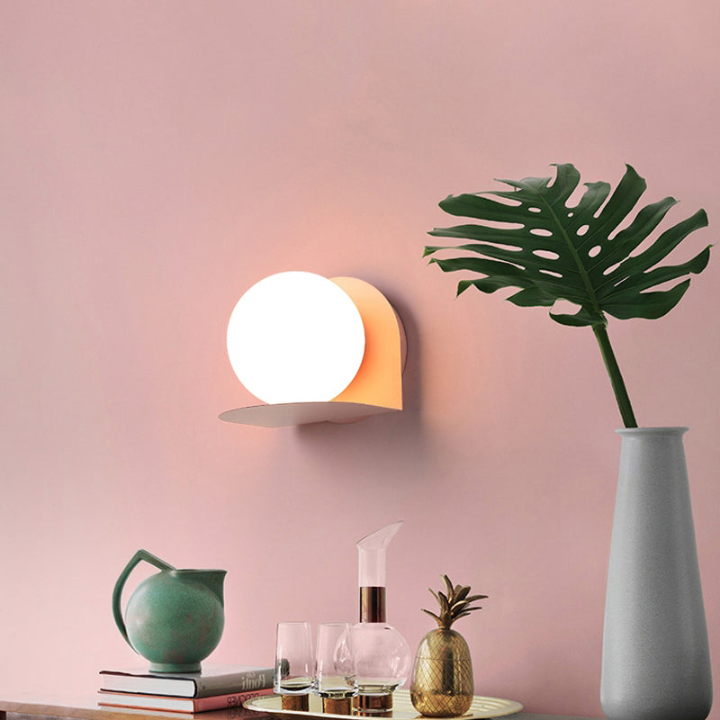 Luce da parete in globo bianca Luce di panna in vetro glassata per la camera da letto per bambini