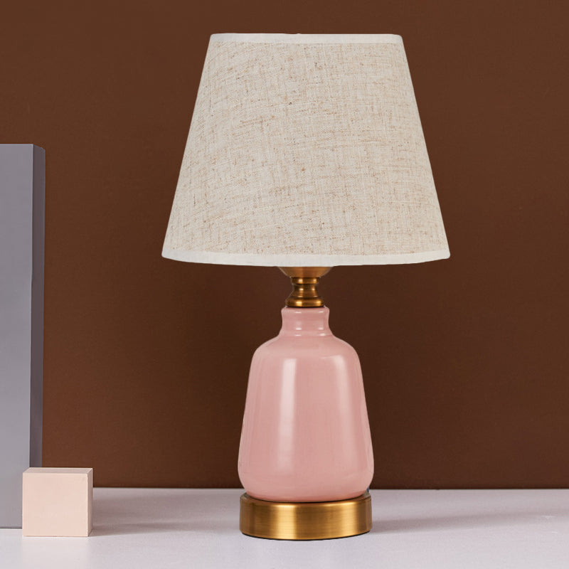 1 table de nuit de la tête de chambre à coucher lumière simple de bureau rose avec tissu plissé / nuance en tissu plissé conique