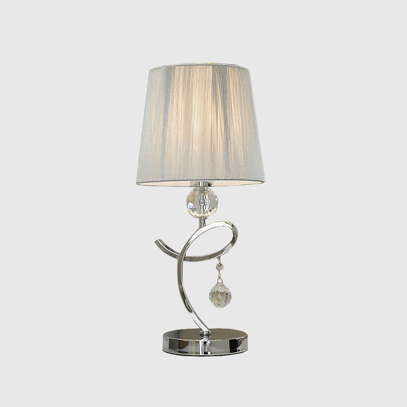 Lámpara de mesa nocturna de tono de barril de tela iluminación de tareas de cromo modernista con gotas de cristal