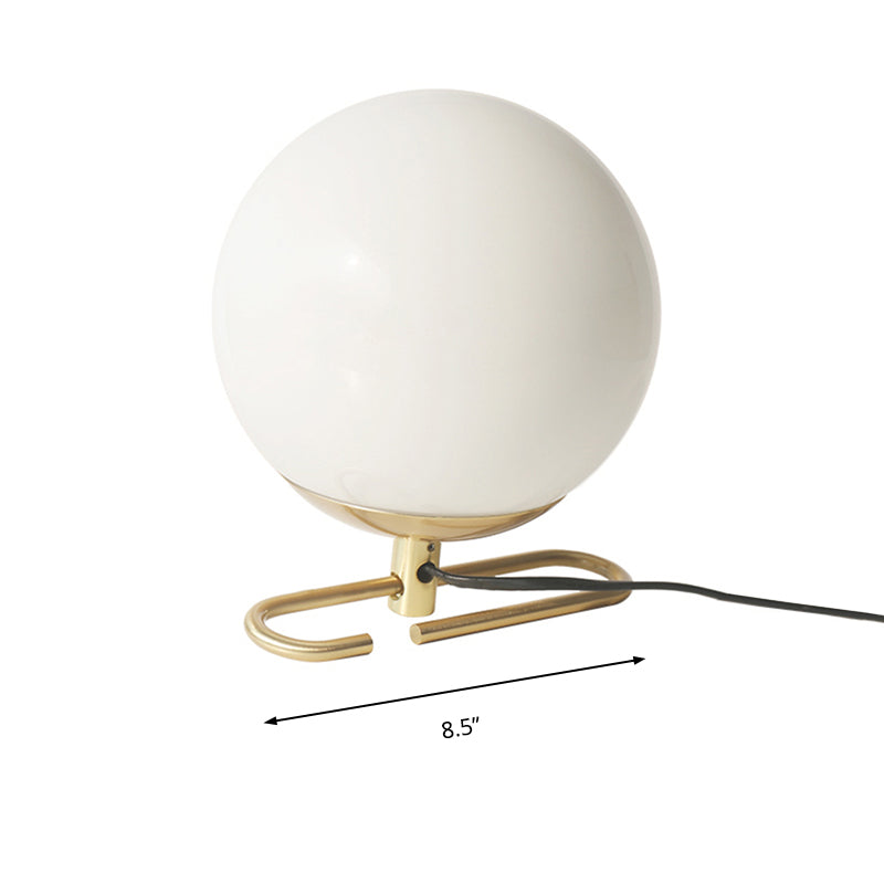Melkachtig glas Orbit tafelverlichting Hedendaagse witte wandlamp met 1 kop en metalen voet voor nachtkastje