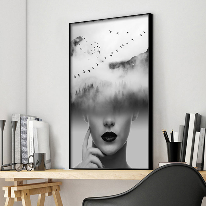 Canvas zachte kleur schilderij hedendaags meisje en Misty Hills scène wanddecoratie, meerdere maten