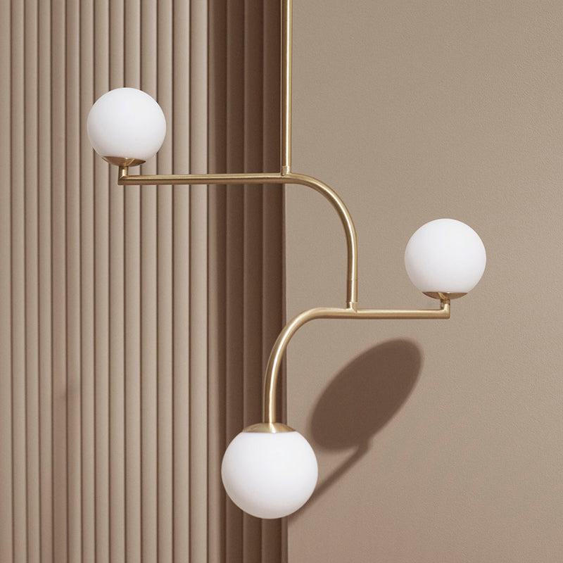 3 Lichter im Innenhänge Kronleuchter Licht mit globalem weißen Glasschatten Moderne Gold Finish -Anhängerlampe