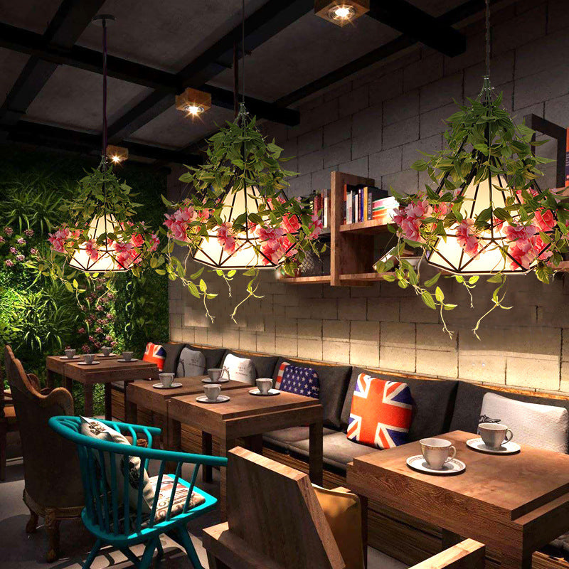 Warehouse a sospensione a sospensione a sospensione a sospensione lampada appesa in gabbia in metallo in bianco/rosso con deco floreale artificiale