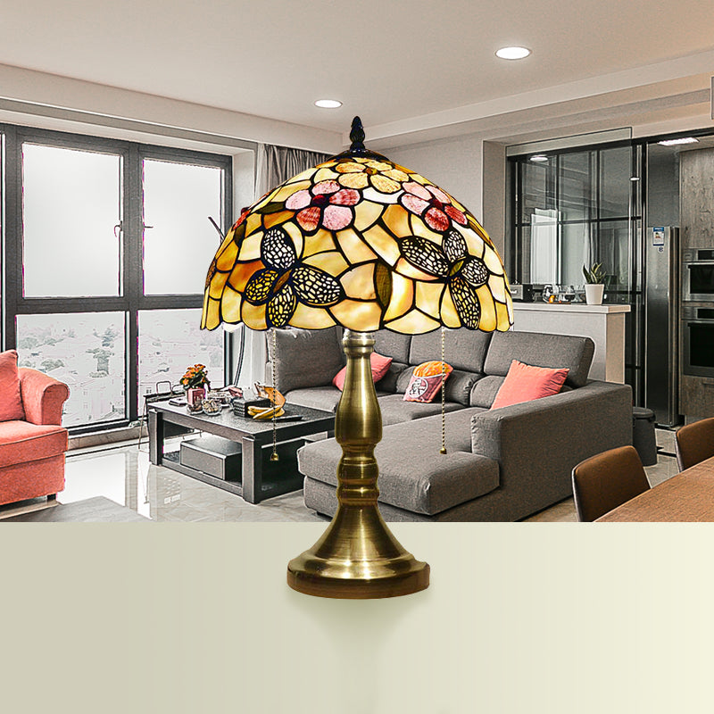 Antique Tiffany Dome Desk Light avec fleur bleue / libellule / papillon 2 lumières Table de vitrail clair pour la chambre