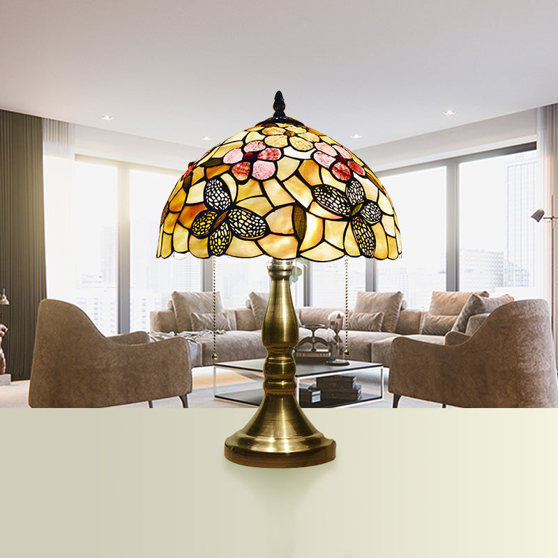 Antique Tiffany Dome Desk Light avec fleur bleue / libellule / papillon 2 lumières Table de vitrail clair pour la chambre