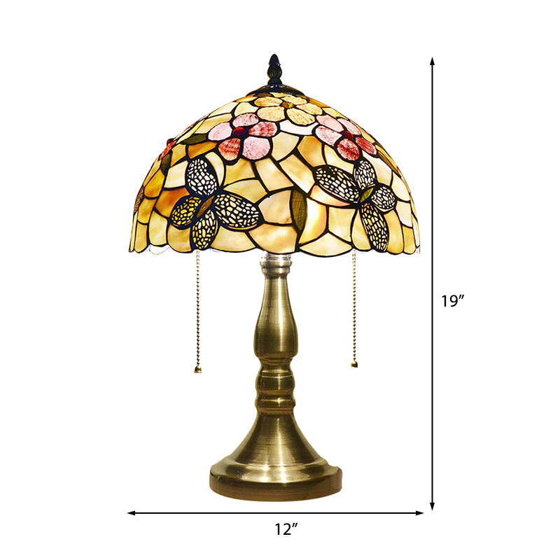 Antique Tiffany Dome Desk Light avec fleur bleue / libellule / papillon 2 lumières Table de vitrail clair pour la chambre