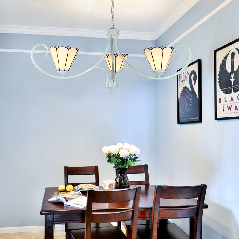 Konischem Kronleuchter Licht mit gebogenem Arm 3 Lichter weißes Glas Tiffany Hängende Deckenleuchte