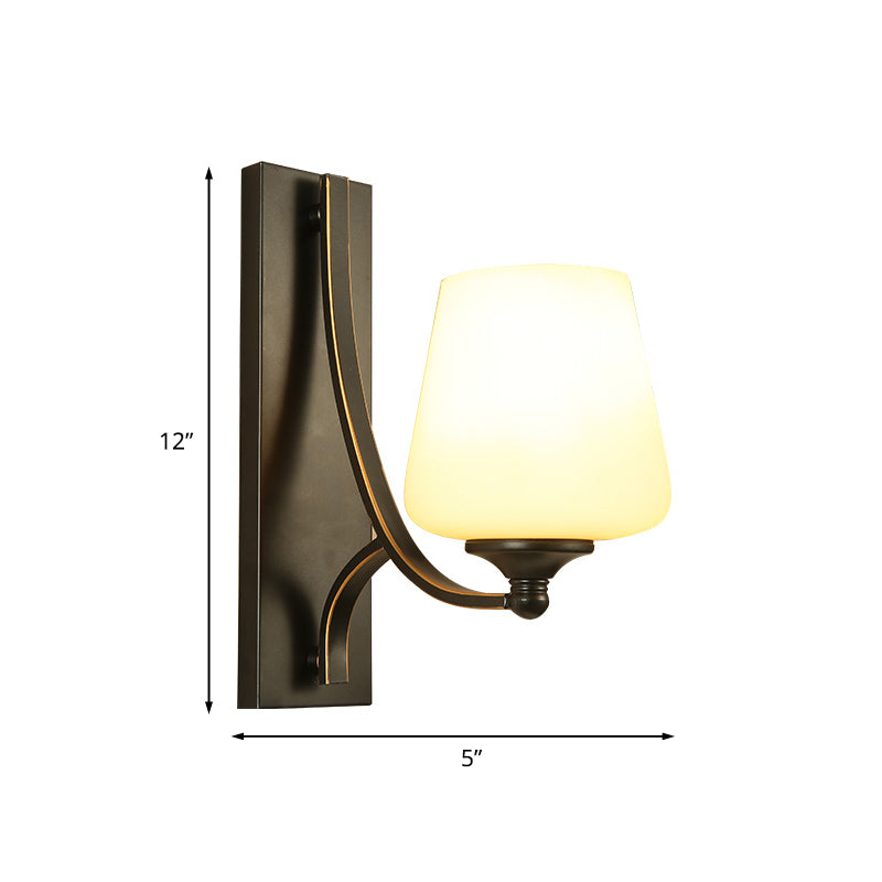 Light Mur Murned traditionnel 1 ampoule Grossed White Glass Glass Wall Sconce Lampe en noir pour chambre à coucher