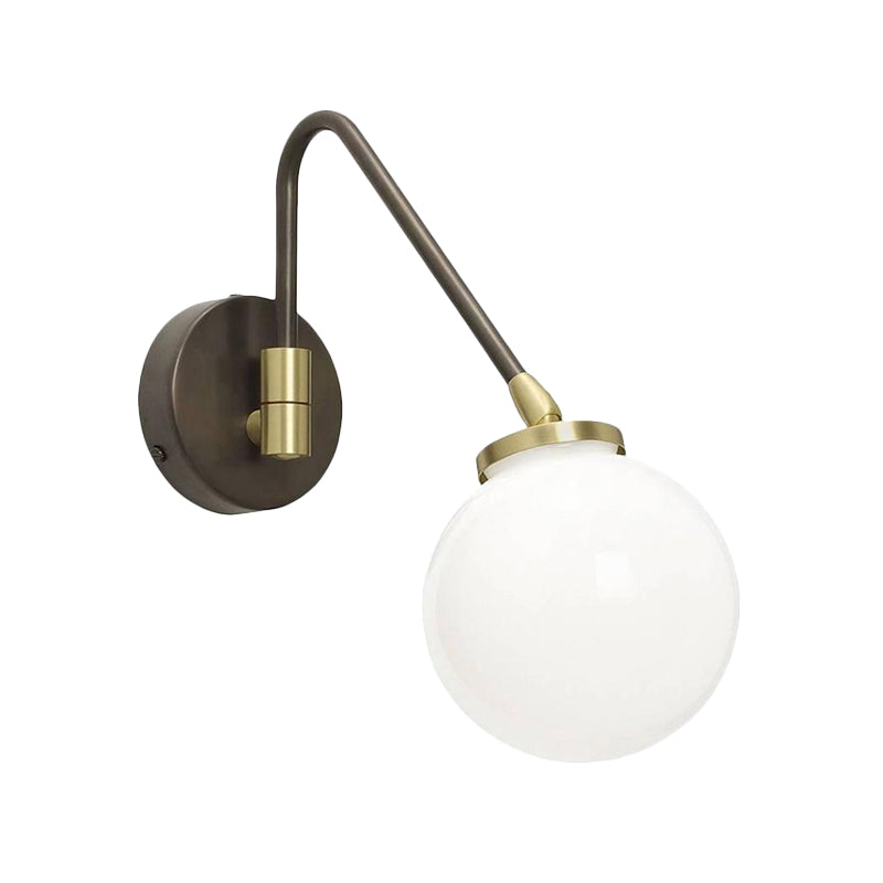 Minimalismus Orb Weißglas Wandleuchte 1 Kopfleuchte Leuchte mit schwarz-goldenem Winkelarm