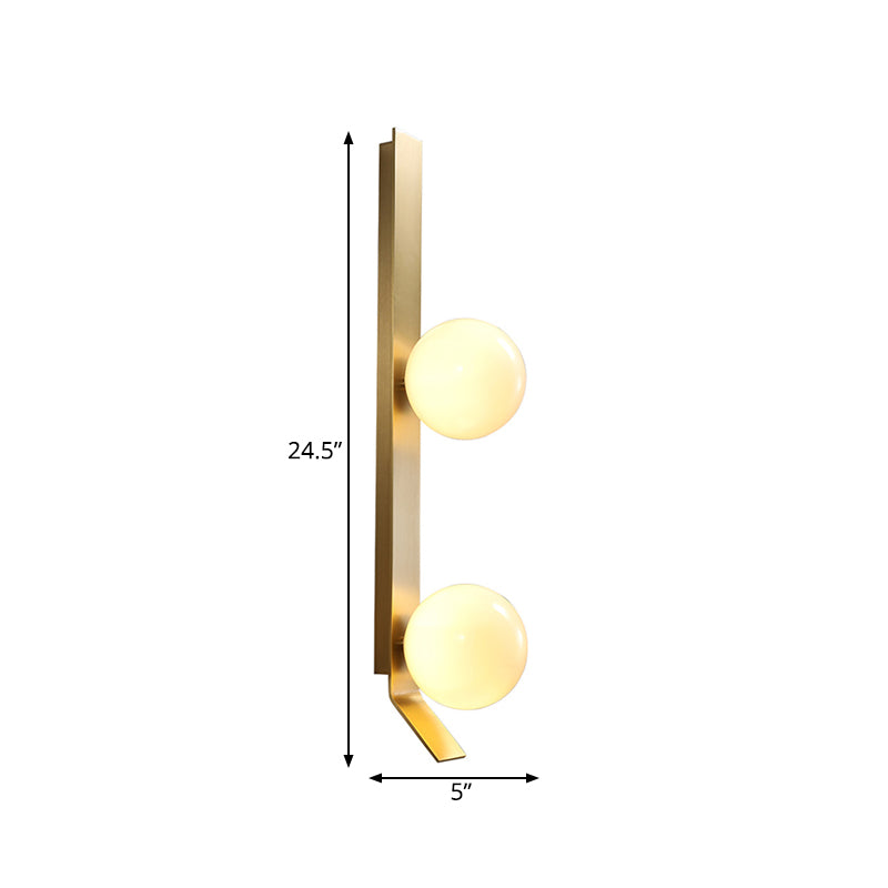Messing Linear Wandleuchte Vintage 2 Köpfe Metallische Wandlampe mit Orb Elfenbeinglas Schatten