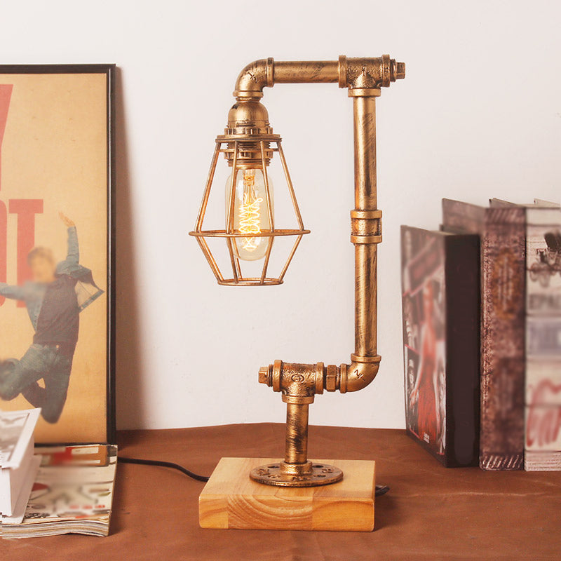 Lampada da tavolo con tubatura industriale 1 illuminazione da tavolo in metallo con base in legno e protezione del filo in bronzo per soggiorno