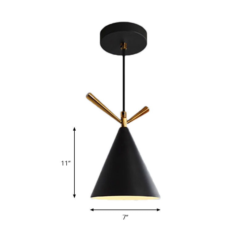 Éclairage pendentif cône nordique 1 lampe suspendue en métal léger pour café de restaurant