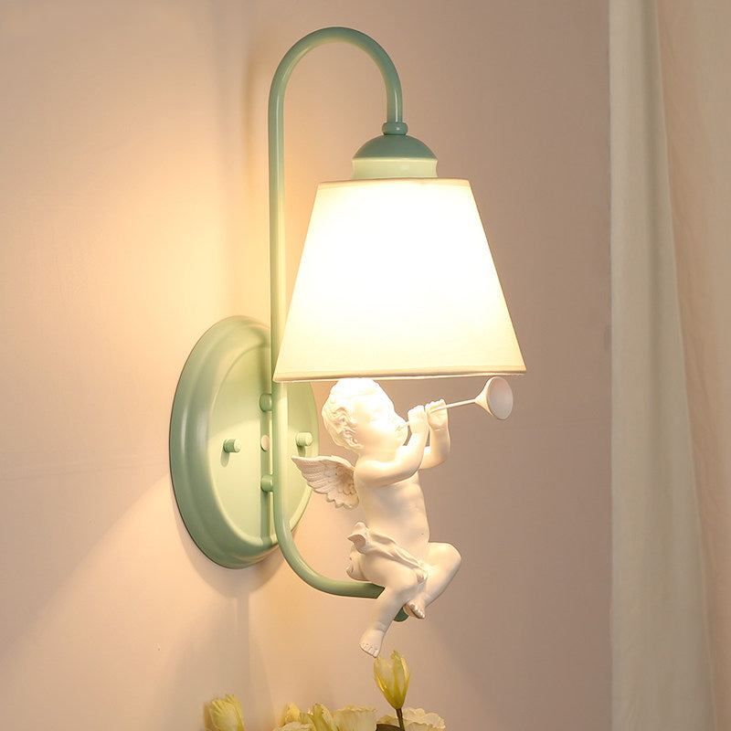 Luce da parete di angelo in resina con tonalità in tessuto 1 testa da parete nordica in verde per la camera da letto per bambini